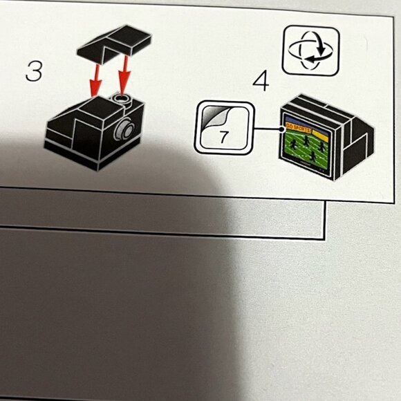 LEGO Icons The Friends Apartments 10292 RETIRED - Picture 7 of 9